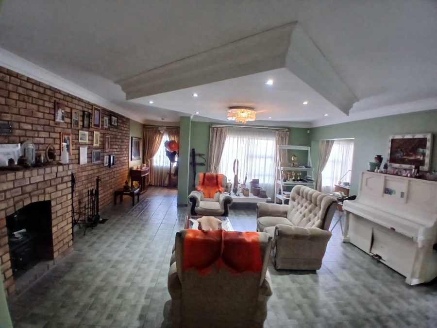 4 Bedroom Property for Sale in Devon Park Western Cape